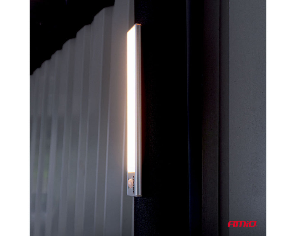 Opti Car Parts - Oplaadbare LED lamp met PIR bewegingssensor en schemersensor (23x4.1x0.9cm) - Antennes & Klein inbouwmateria