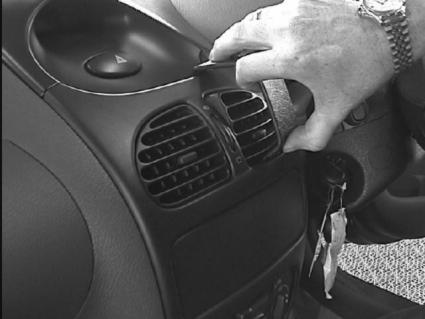Brodit ProClip 652673 - Peugeot 206 1999-2008