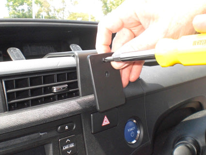 Brodit ProClip 654784 - Toyota Prius c 2012-2017