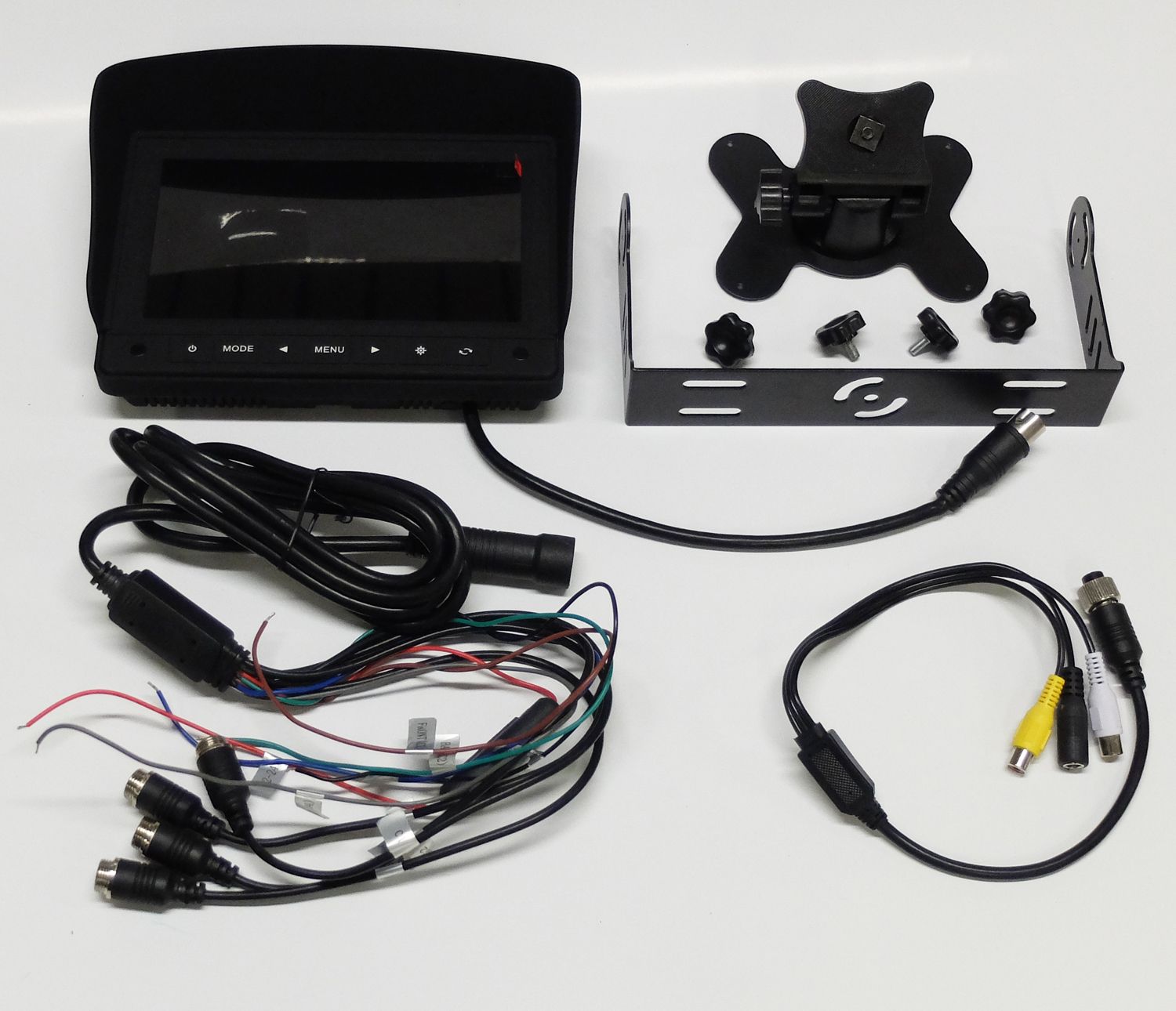 m-use opbouw monitor 7 split screen 4x AV 12/24v TFT-LCD
