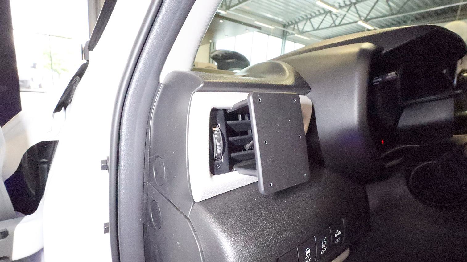 Brodit ProClip Suzuki Swift 2025-2026 - afbeelding 4