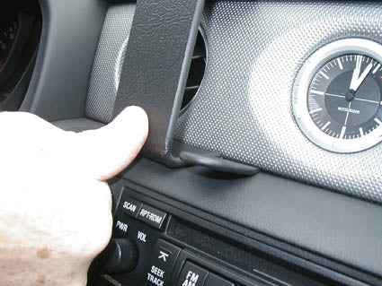 Brodit ProClip 853251 - Mitsubishi Outlander 2003-2006