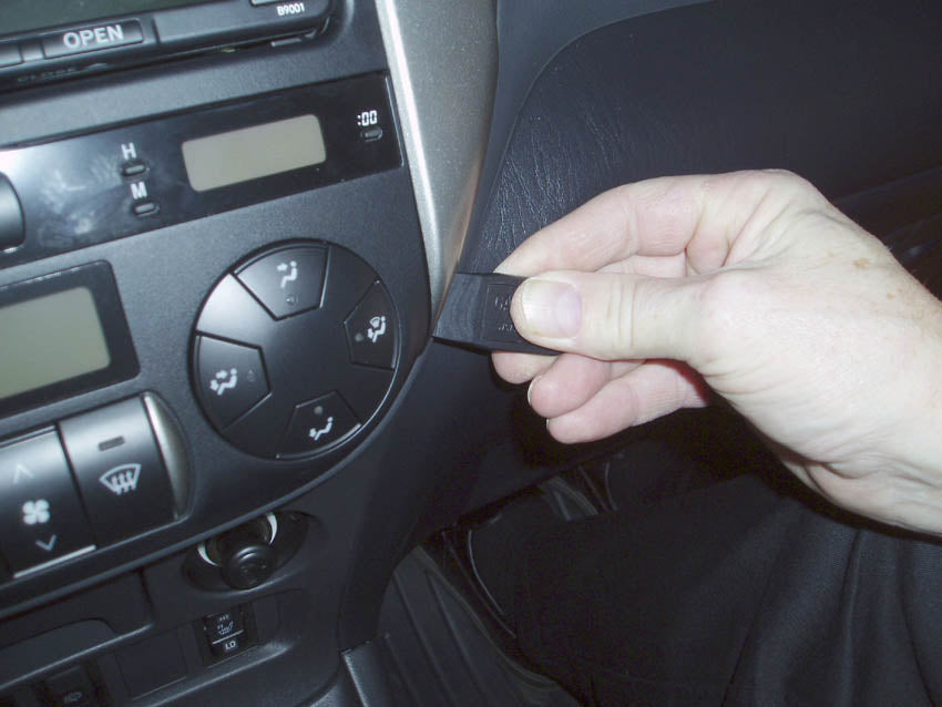 Brodit ProClip 853378 - Toyota RAV 4 2004-2005