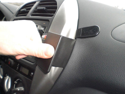 Brodit ProClip 854442 - Toyota RAV 4 2004-2005