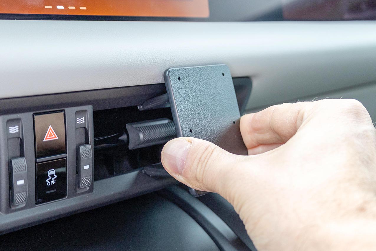 Brodit ProClip 856136 - Porsche Macan Electric 2025-2026