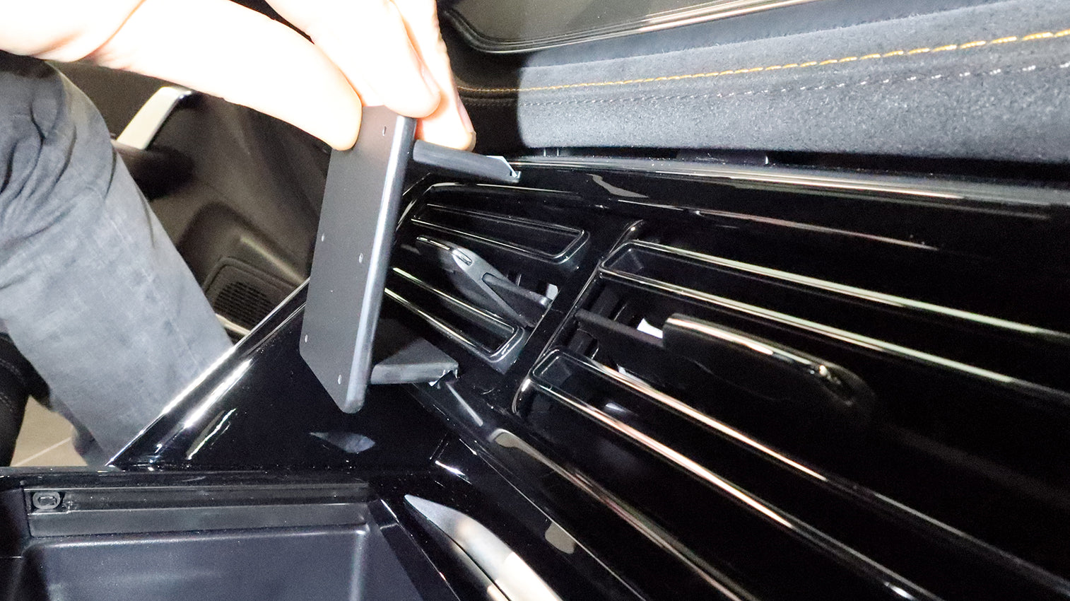 Brodit ProClip 856237 - BYD Tang 2024-2026