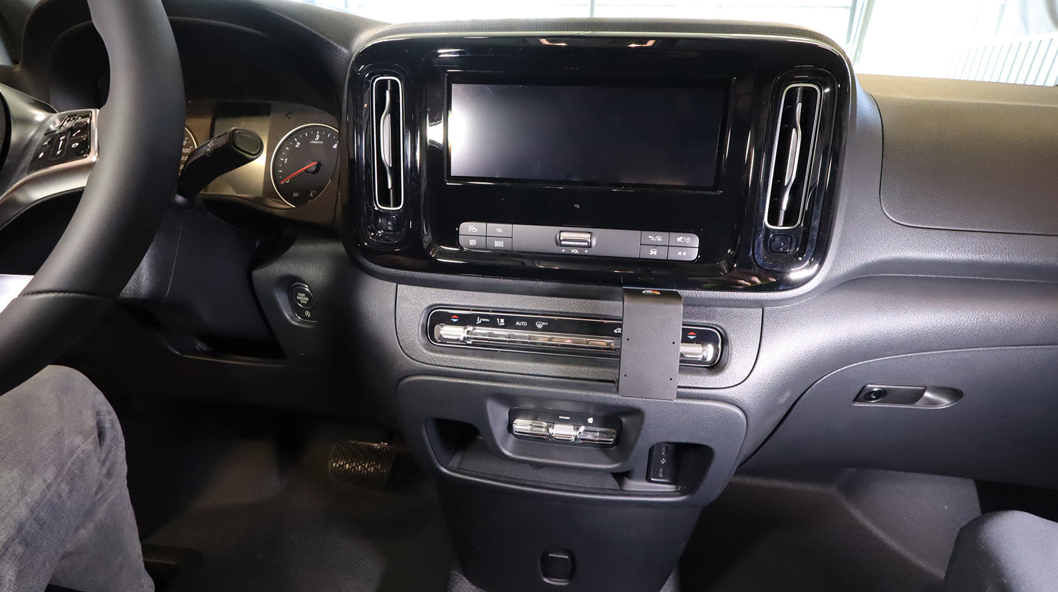 Brodit ProClip 856278 - Mercedes-Benz Vito 2024-2026