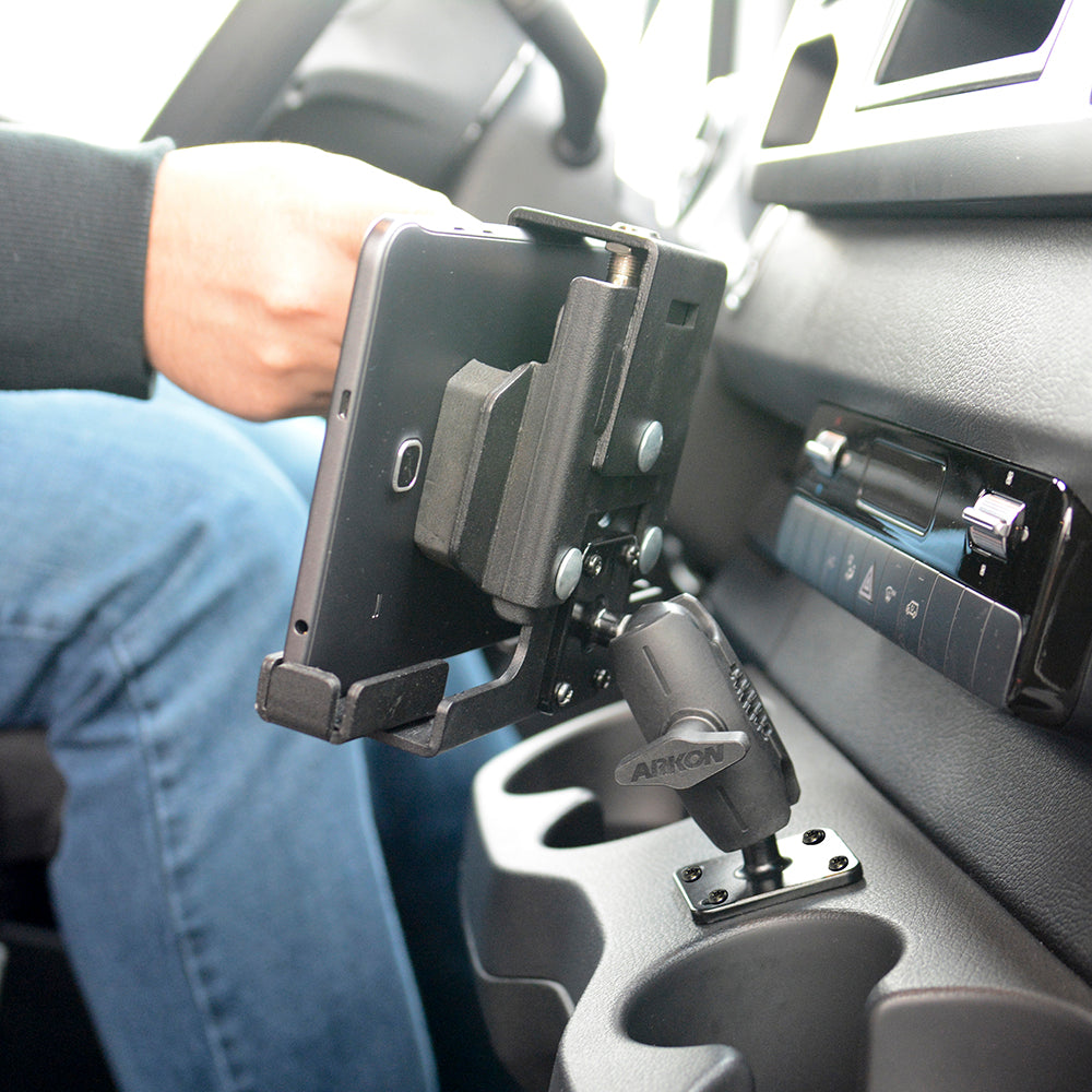 Arkon TAB4METKL – tablet in de houder vanuit een andere hoek – artikel 92220180