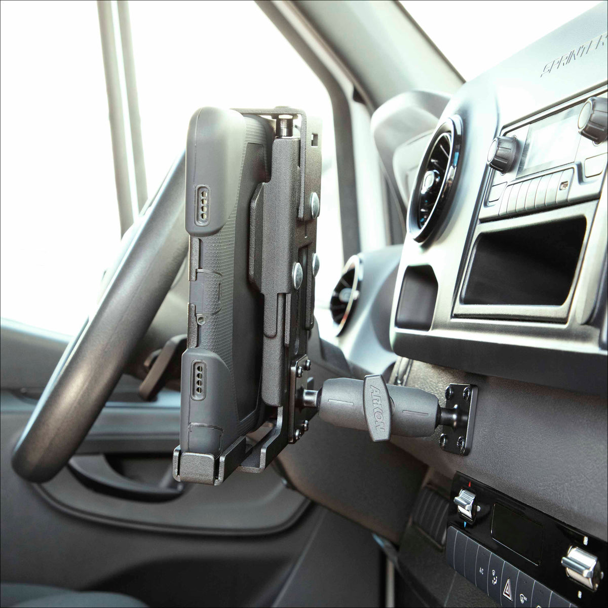 Arkon TAB4XLMETKL – montagevoorbeeld in een voertuig – artikel 92220185