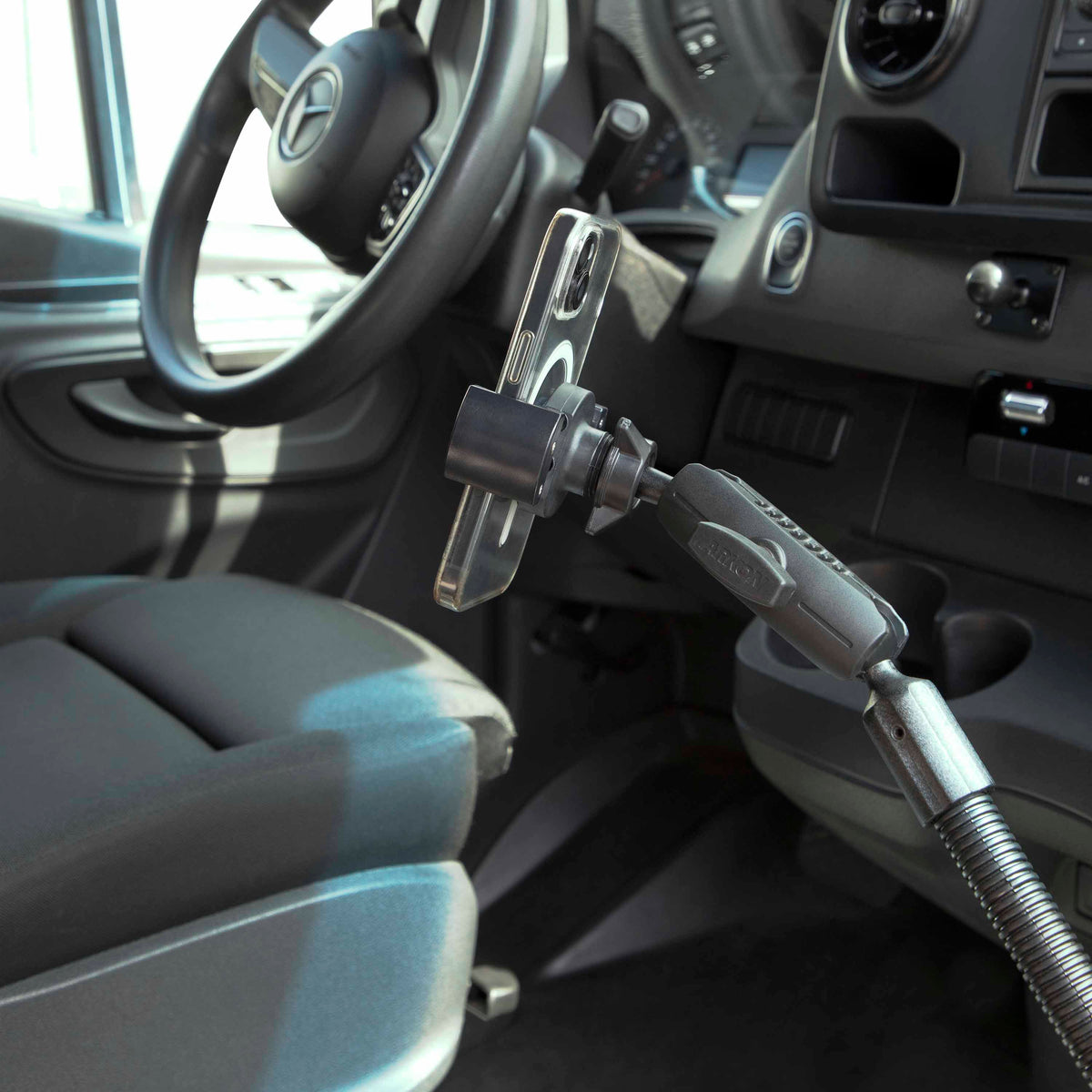 Arkon RVRM8825AL houder- of montagedetail; toestel en andere apparatuur niet inbegrepen
