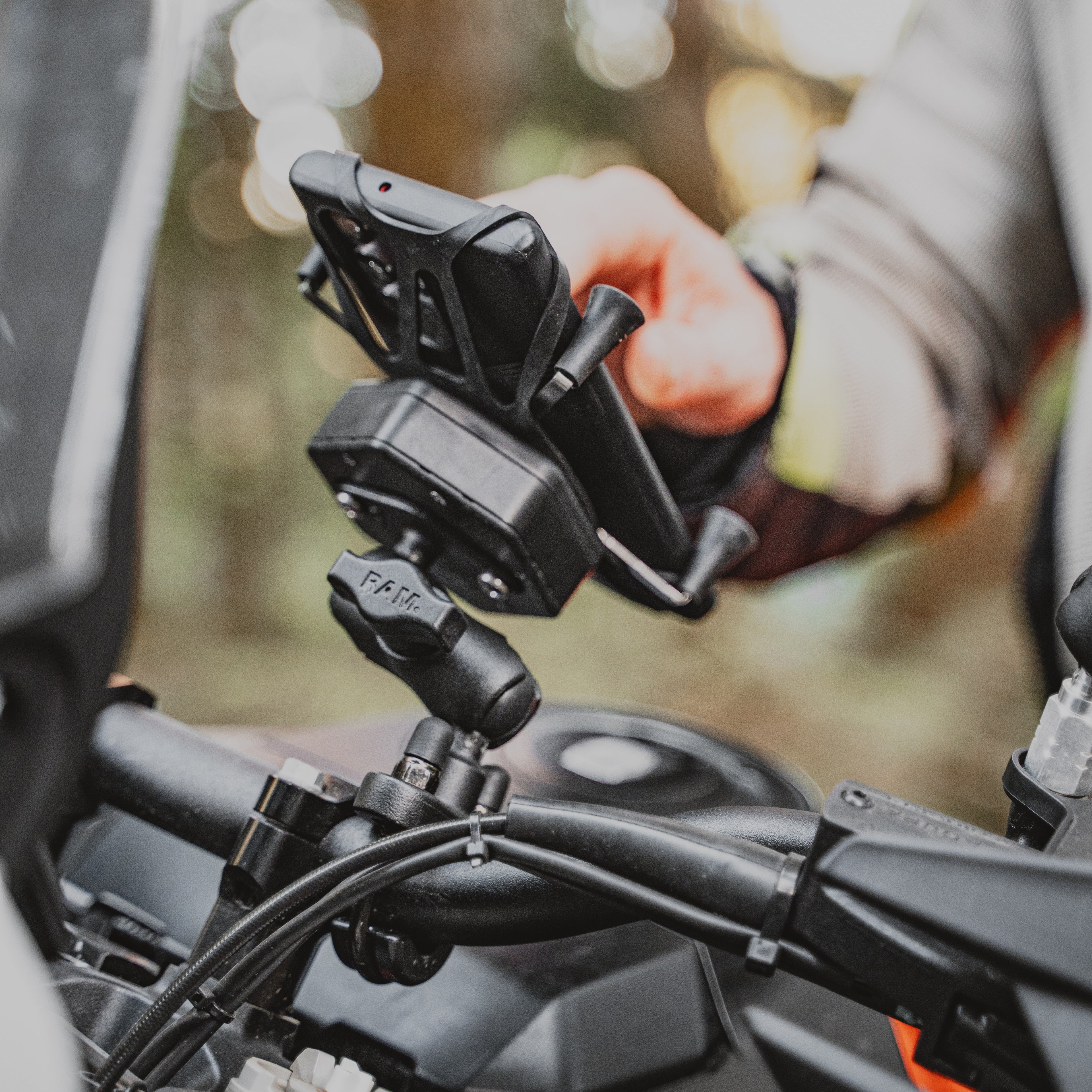 RAM X-Grip® Grote Telefoonhouder met Kogel & Vibe-Safe™ Adapter - RAM Mounts RAM-HOL-UN10B-462 afbeelding 5