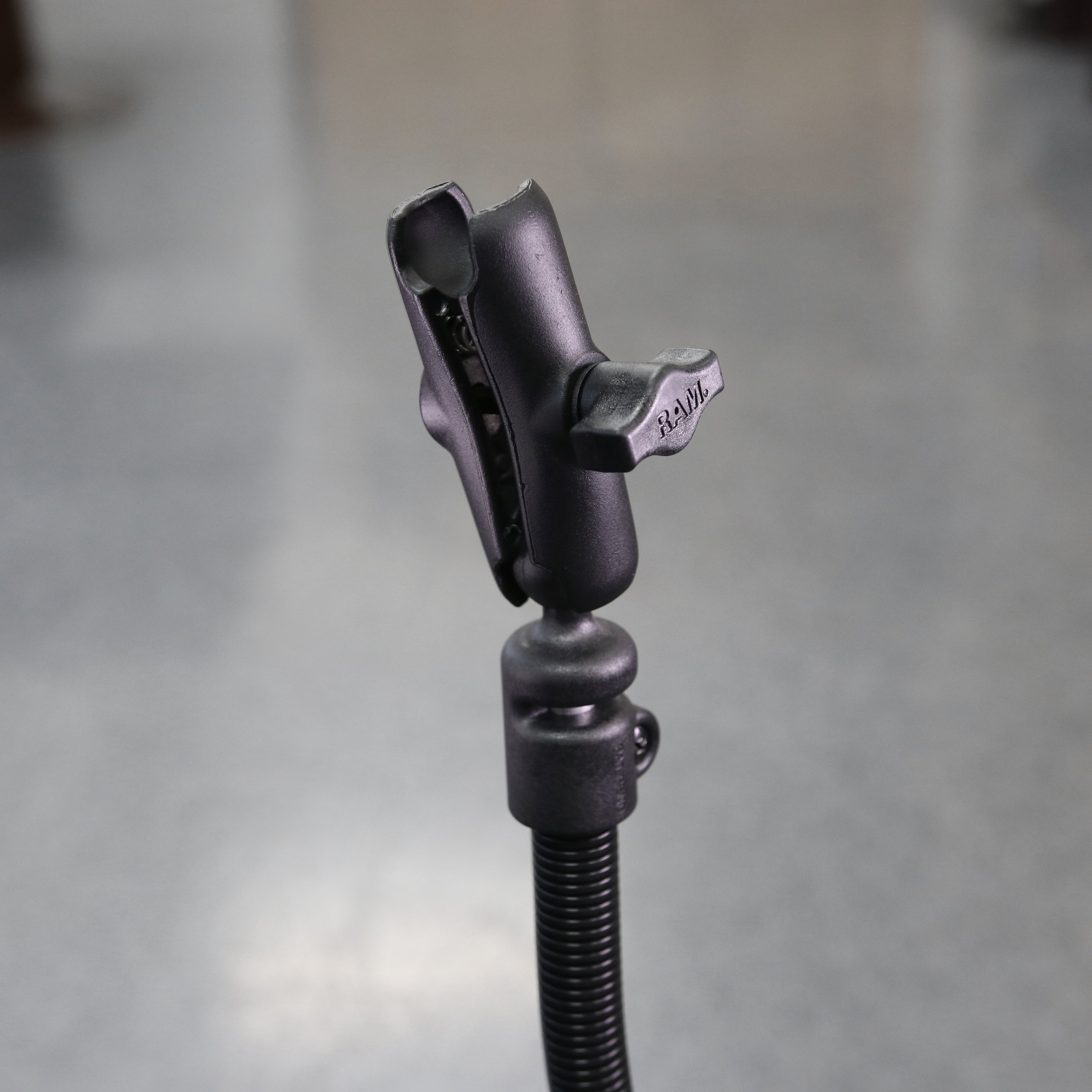 RAM Tough-Claw® met RAM Flex-Rod™ 26" Uitbreidingsarm voor rolstoelen - RAM Mounts RAP-400-18-B-201 afbeelding 3